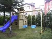 Ahşap Evli Oyun Parkı