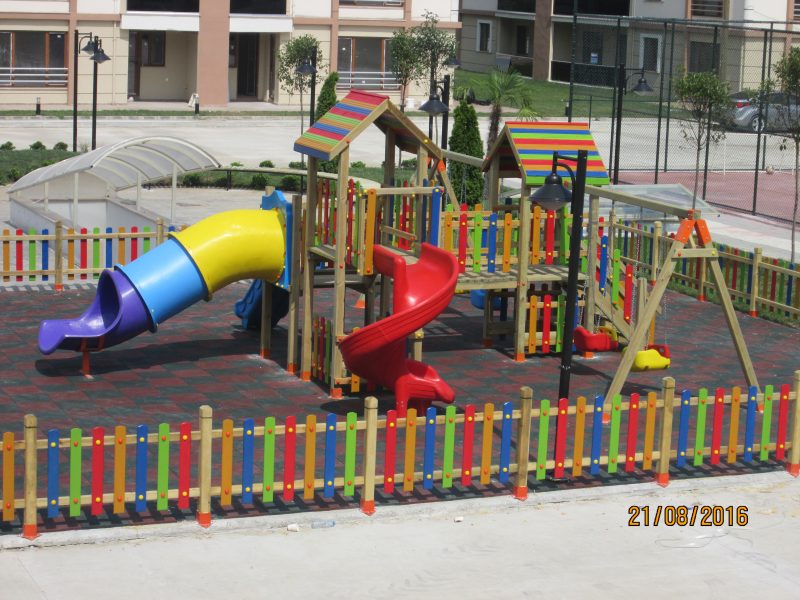Ahşap Çocuk Parkı