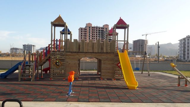 Ahşap Çocuk Parkı